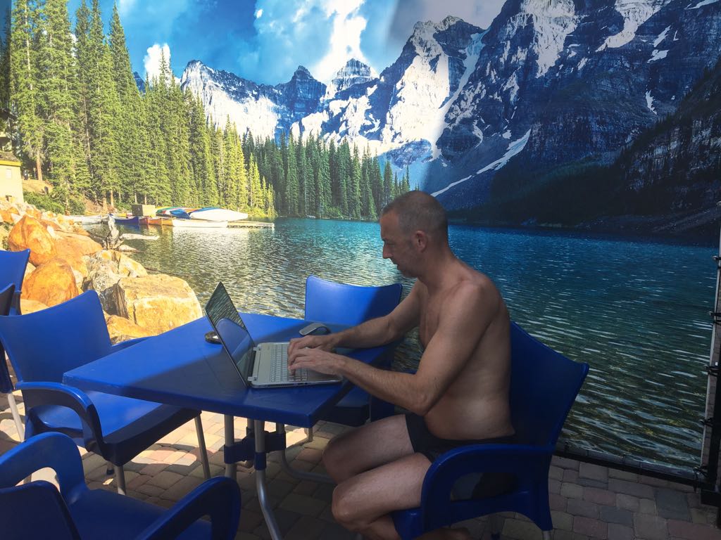 20180707 Tom Schreibend